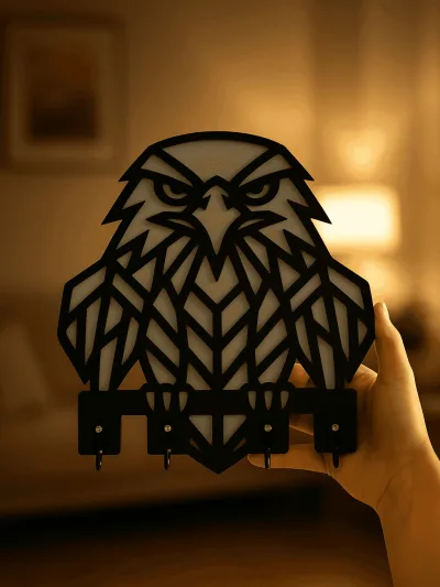 Elde tutulan siyah geometrik kartal figürlü ahşap anahtarlık askısı, lazer kesim dekoratif çok kancalı duvar anahtar tutucu ürün detayı